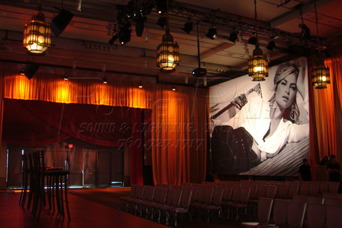 <p>Renaissance Hollywood Hotel - Hollywood, CA<br />
Power Plus lit up the runway for the Guess 2007 Fall Product buyers launch, and also provided audo, video, and production services.</p>
